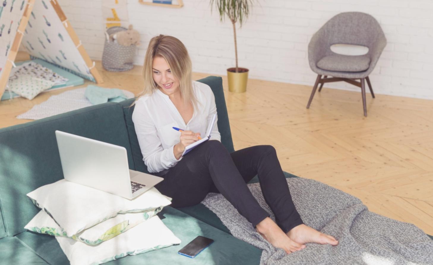 Ambiente di lavoro creativo per scrittura